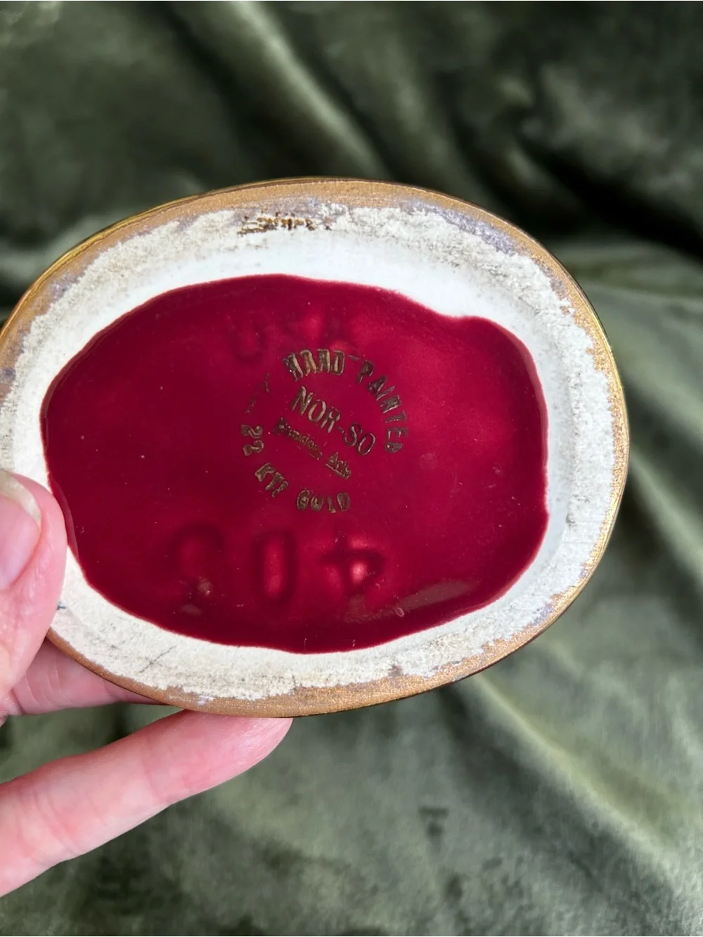 Nor-So 22 Karat rimmed Ceramic Fan‑Style Vase in Deep cranberry